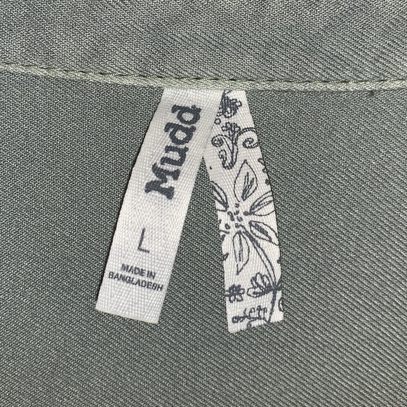 Long Sleeve V-neck - Picture 3 of 3